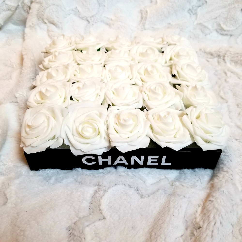 Lux Vanity Rose decor